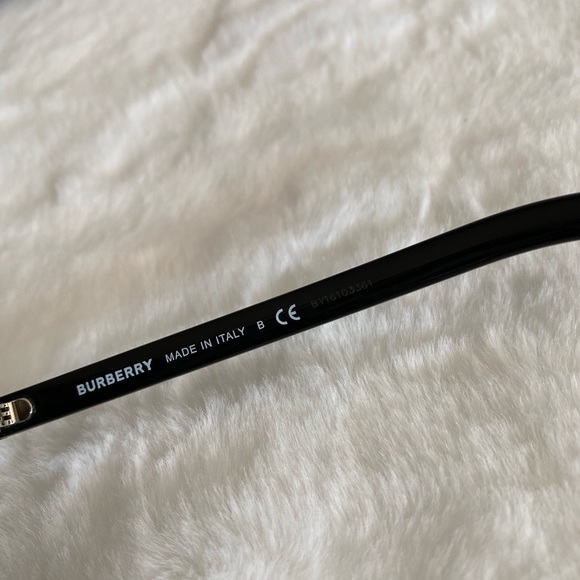 Burberry Sunglasses - Picture 6 of 6